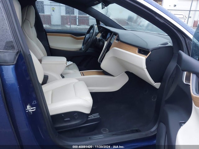 2019 TESLA MODEL X 5YJXCDE29KF190604 Photo 4