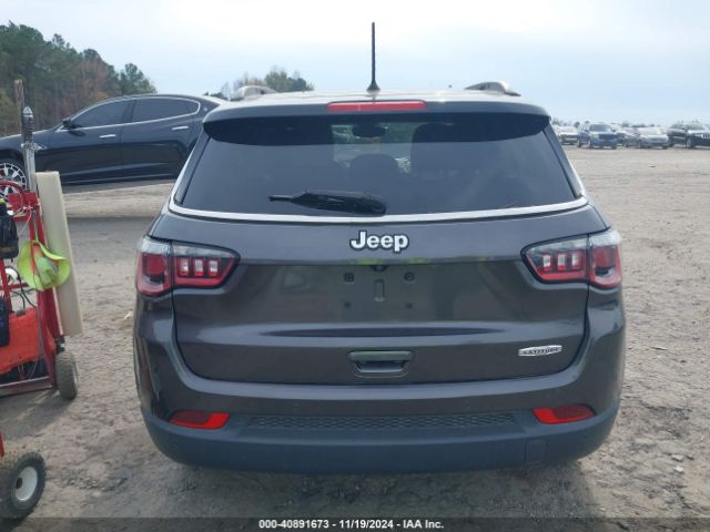 3C4NJCBBXJT489501 Jeep Compass Latitude Fwd