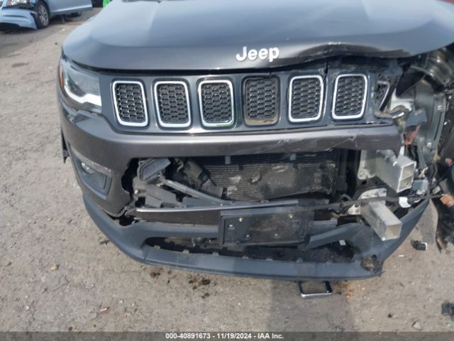 3C4NJCBBXJT489501 Jeep Compass Latitude Fwd