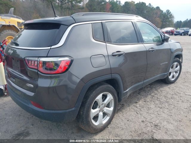 3C4NJCBBXJT489501 Jeep Compass Latitude Fwd
