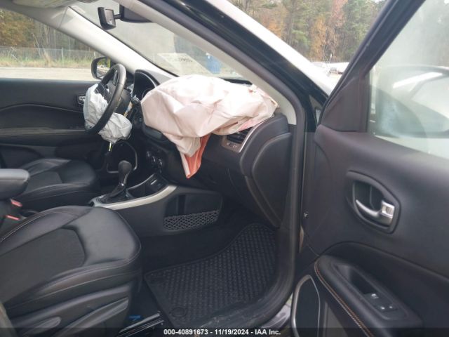 3C4NJCBBXJT489501 Jeep Compass Latitude Fwd