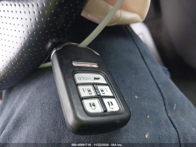 40891716 :رقم المزاد ، 5FNRL5H65GB107061 vin ، 2016 Honda Odyssey Ex-l مزاد بيع