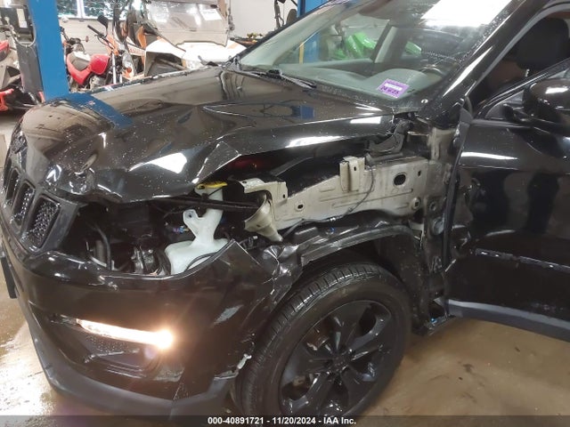 3C4NJDBB9KT828627 Jeep Compass Altitude 4x4