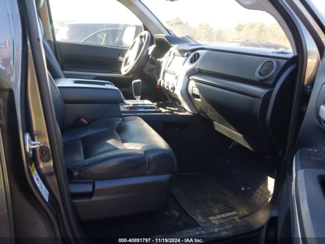 5TFDY5F19EX324599 Toyota Tundra Sr5 5.7l V8