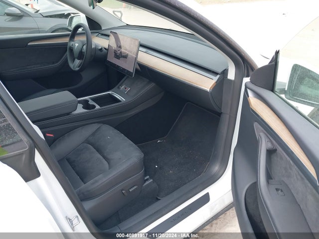 2024 TESLA MODEL Y 7SAYGDEE9RA276959 Photo 4