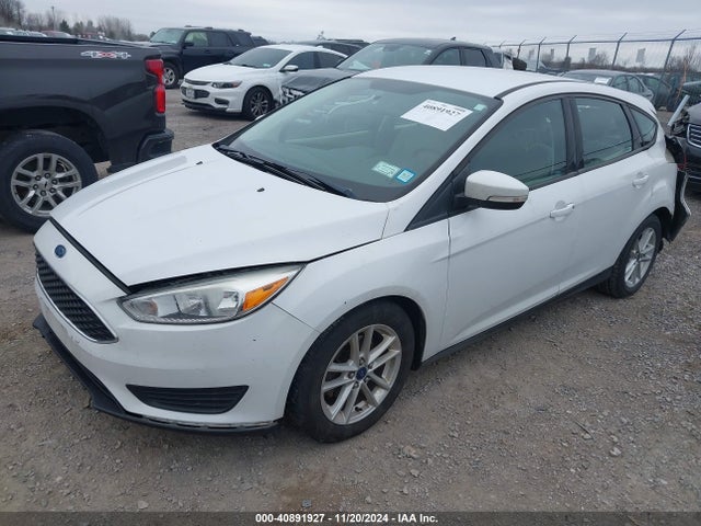 Ford FOCUS SE 2015 1FADP3K22FL270874 Image 2