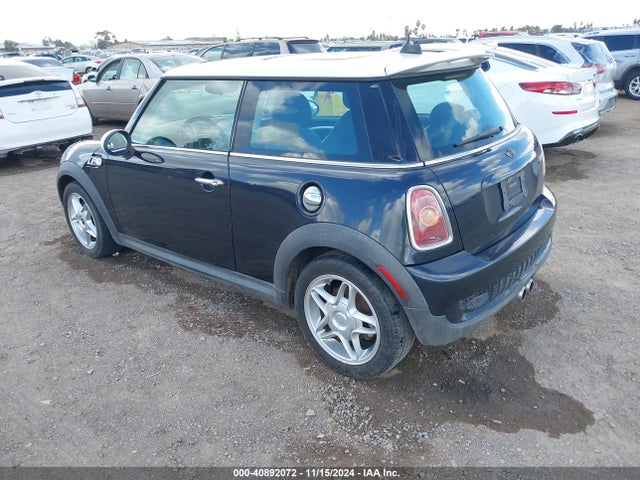 2008 MINI COOPER S WMWMF73578TT87637 Photo 2