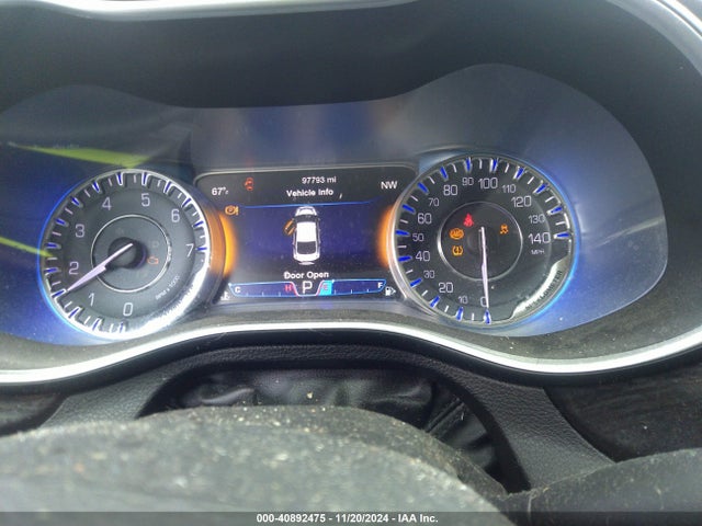 Chrysler 200 C 2015 1C3CCCCB2FN636695 Image 7