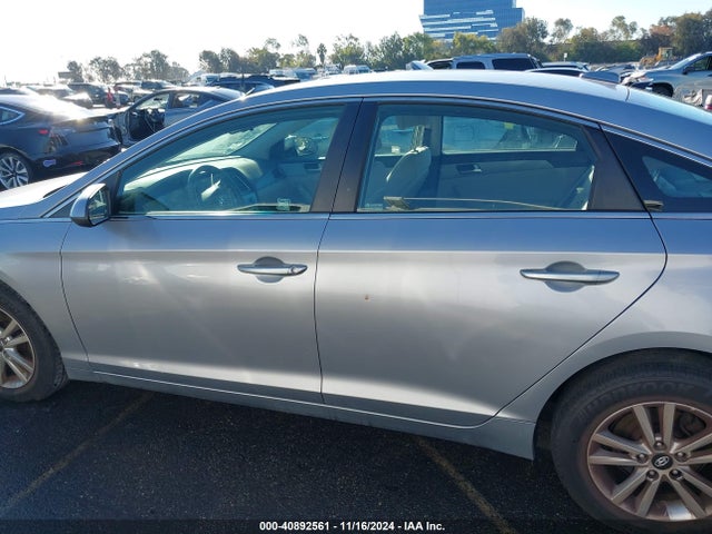 Hyundai SONATA SE 2016 5NPE24AFXGH322975 Image 14