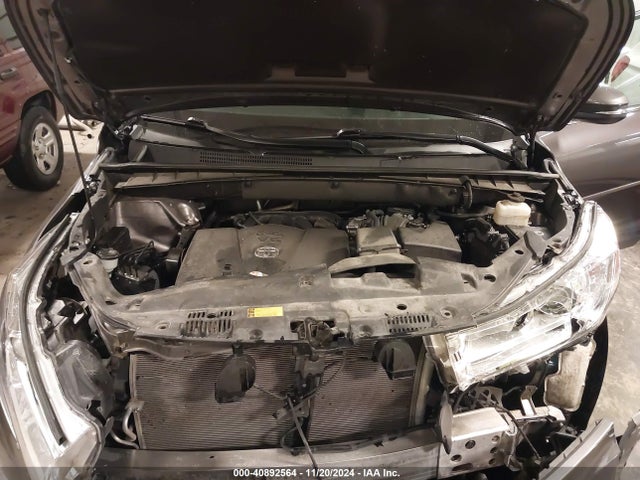 Toyota Highlander Xle 2019 5TDJZRFH5KS574685 Image 10