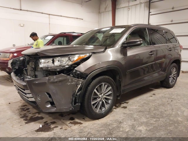 Toyota Highlander Xle 2019 5TDJZRFH5KS574685 Image 2