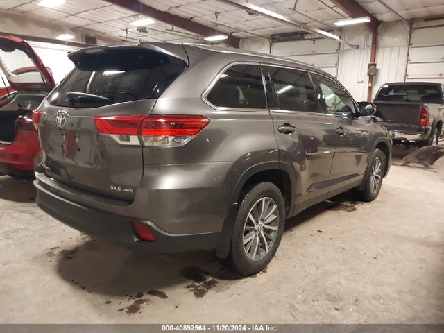 Toyota Highlander Xle 2019 5TDJZRFH5KS574685 Image 4