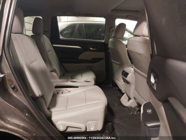 Toyota Highlander Xle 2019 5TDJZRFH5KS574685 Image 8