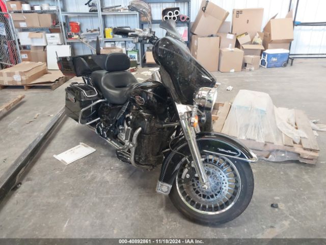 2011 HARLEY-DAVIDSON FLHTCU 1HD1FC41XBB612882