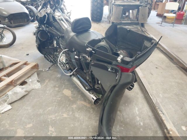 2011 HARLEY-DAVIDSON FLHTCU 1HD1FC41XBB612882 Photo 2