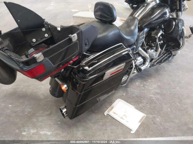 2011 HARLEY-DAVIDSON FLHTCU 1HD1FC41XBB612882 Photo 3