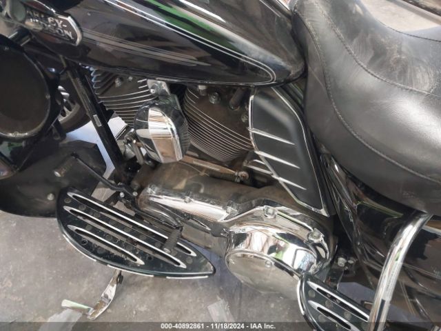 2011 HARLEY-DAVIDSON FLHTCU 1HD1FC41XBB612882 Photo 8