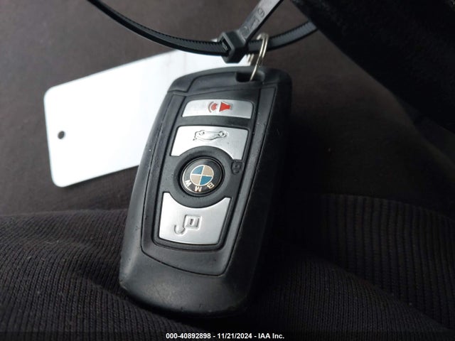 BMW 528i Xdrive 2014 WBA5A7C56ED618861 Image 11