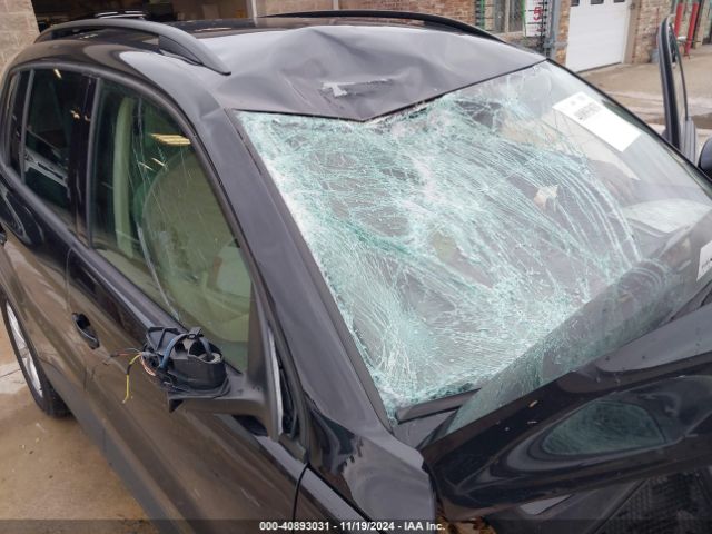 WVGBV7AX8FW517014 Volkswagen TIGUAN SE