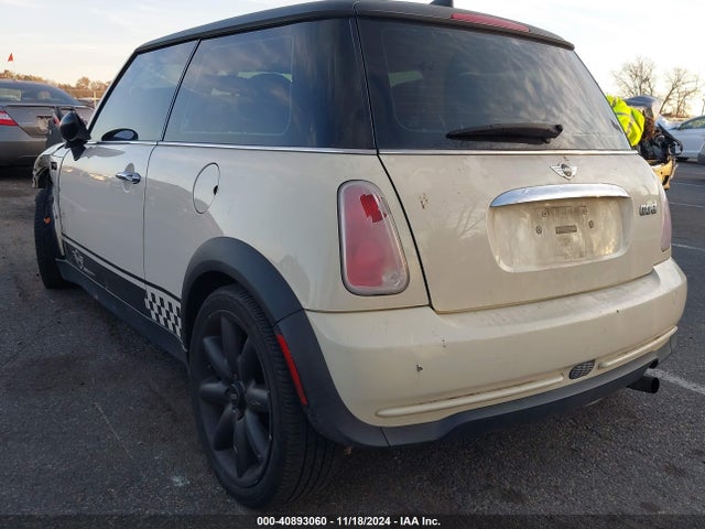 2005 MINI COOPER WMWRC33435TJ65848 Photo 2