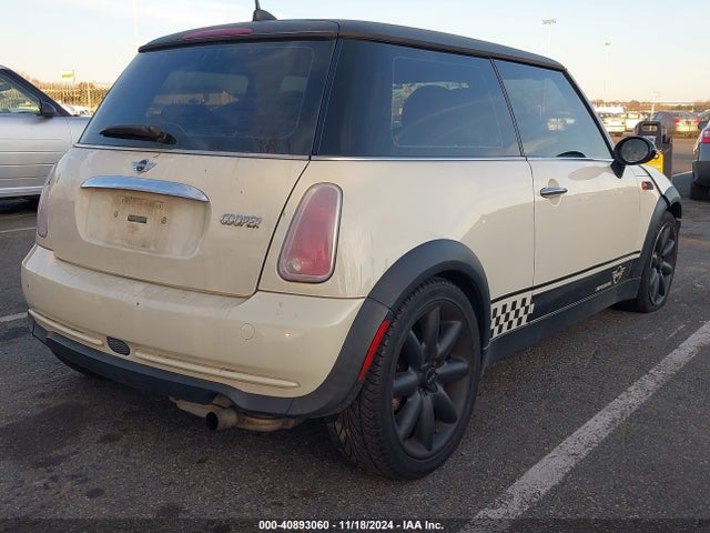 2005 MINI COOPER WMWRC33435TJ65848 Photo 3