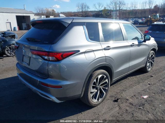 2022 MITSUBISHI OUTLANDER JA4J4UA80NZ080286 Photo 3