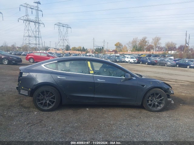 Tesla Model 3 Long Range/performance 2018 5YJ3E1EB2JF103695 Image 13