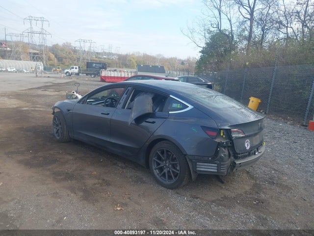 2018 TESLA MODEL 3 5YJ3E1EB2JF103695 Photo 2