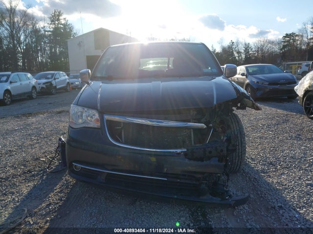 2C4RC1CG6GR158386 Chrysler Town & Country Touring-l Anniversary Edition