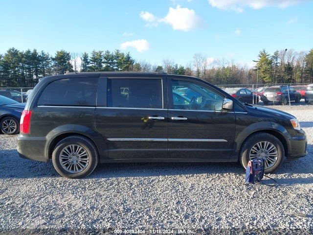 2C4RC1CG6GR158386 Chrysler Town & Country Touring-l Anniversary Edition