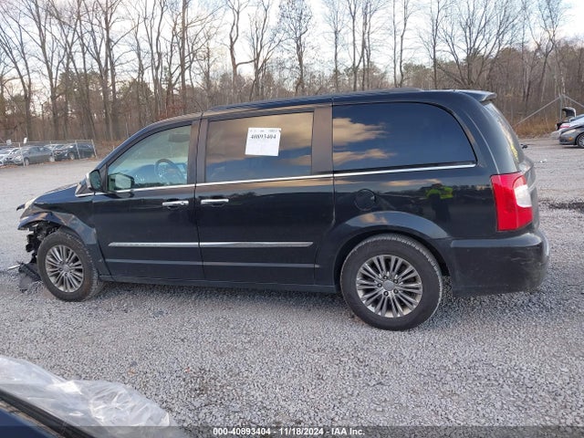 2C4RC1CG6GR158386 Chrysler Town & Country Touring-l Anniversary Edition