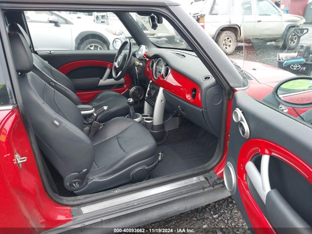 2006 MINI COOPER S WMWRE33516TN26580 Photo 4