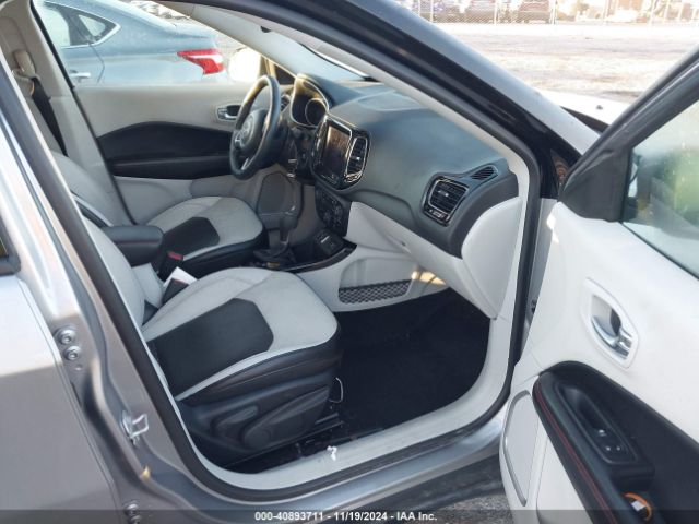 3C4NJCCB8JT376029 Jeep Compass Limited Fwd