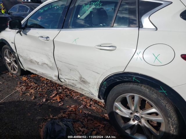 SJKCH5CP0HA033918 Infiniti QX30