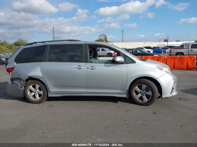 Toyota Sienna Le 8 Passenger 2019 5TDKZ3DC3KS014706 Image 13