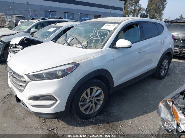 Hyundai TUCSON SE 2018 KM8J23A48JU616844 Image 2
