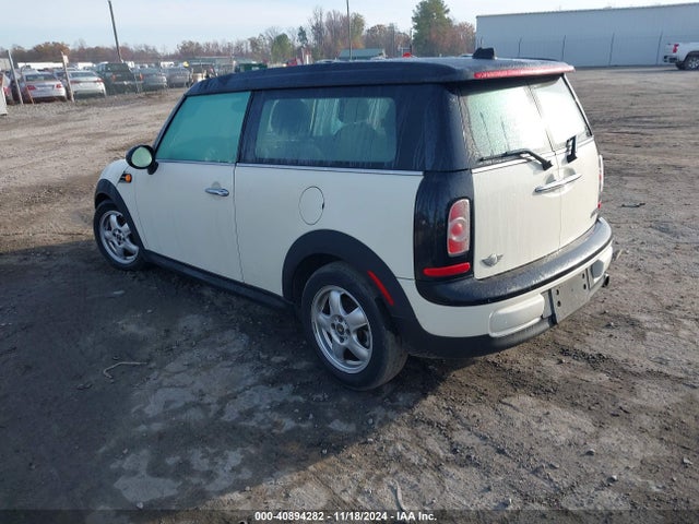 2011 MINI COOPER CLUBMAN WMWZF3C51BT187830 Photo 2