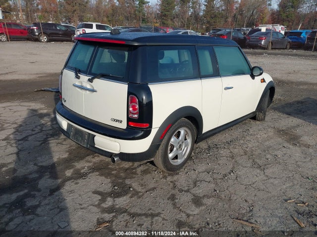 2011 MINI COOPER CLUBMAN WMWZF3C51BT187830 Photo 3