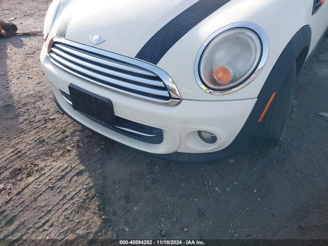 2011 MINI COOPER CLUBMAN WMWZF3C51BT187830 Photo 5