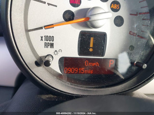 2011 MINI COOPER CLUBMAN WMWZF3C51BT187830 Photo 6