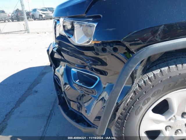 1C4RJEAG4HC757071 Jeep Grand Cherokee Laredo 4x2