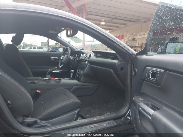 1FA6P8AM2H5306403 Ford Mustang V6