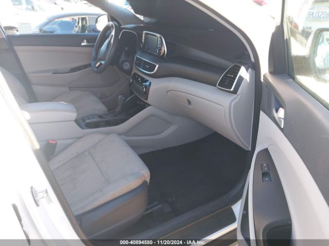 KM8J23A42KU013860 Hyundai TUCSON SE