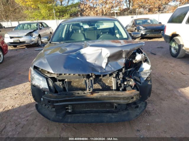 1VWAT7A39EC026774 Volkswagen Passat 1.8t Wolfsburg Edition