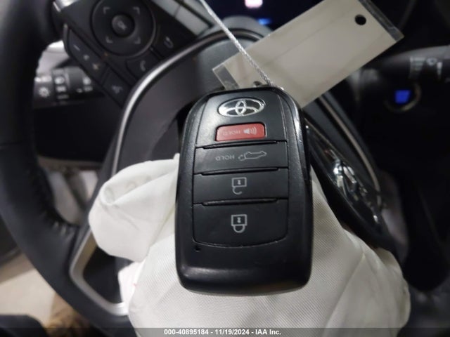 7MUDAABG8NV022529 Toyota Corolla Cross Xle