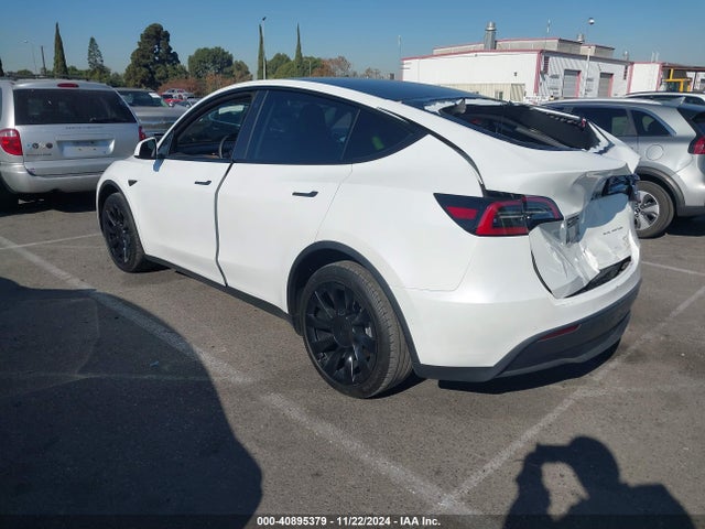 2022 TESLA MODEL Y 7SAYGDEEXNF410746 Photo 2