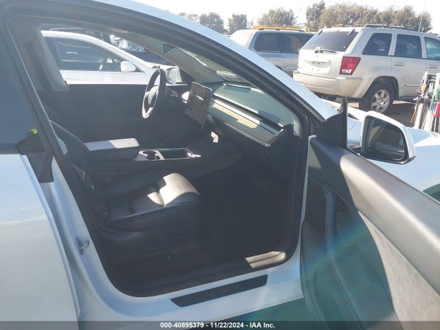 2022 TESLA MODEL Y 7SAYGDEEXNF410746 Photo 4