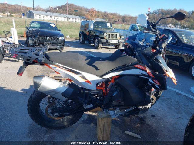 2022 KTM 890 VBKTR6400NM836017