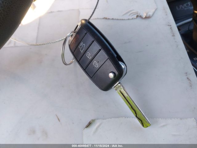 KNDMB5C18F6072793 KIA SEDONA LX