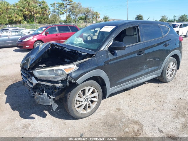 Hyundai TUCSON SE 2018 KM8J23A44JU662915 Image 2